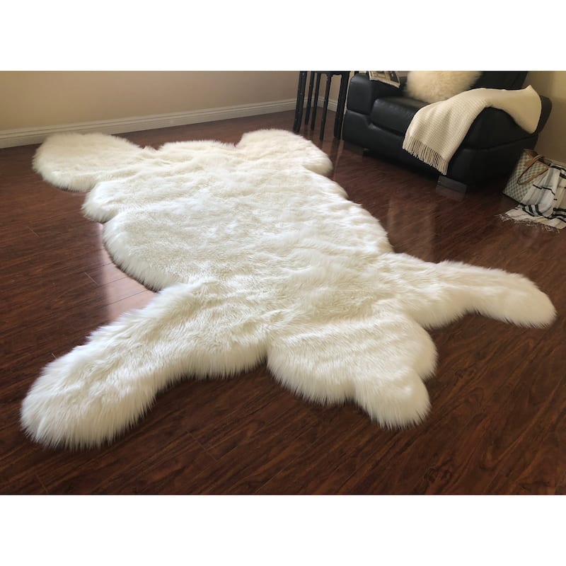 Silver Orchid Spangsfeldt Luxurious Faux Bearskin Pelt Shag Area Rug
