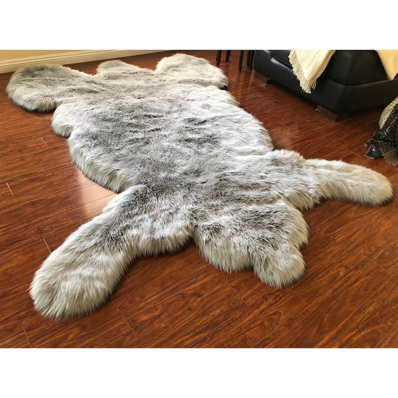 Silver Orchid Spangsfeldt Luxurious Faux Bearskin Pelt Shag Area Rug