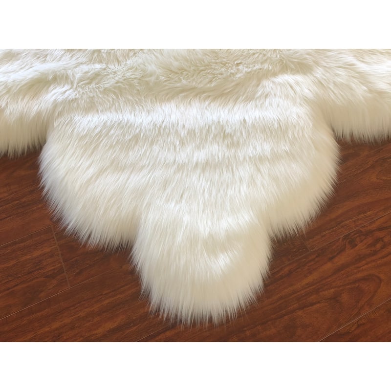 Silver Orchid Spangsfeldt Luxurious Faux Bearskin Pelt Shag Area Rug