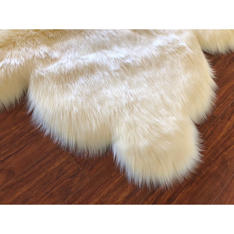 Silver Orchid Spangsfeldt Luxurious Faux Bearskin Pelt Shag Area Rug