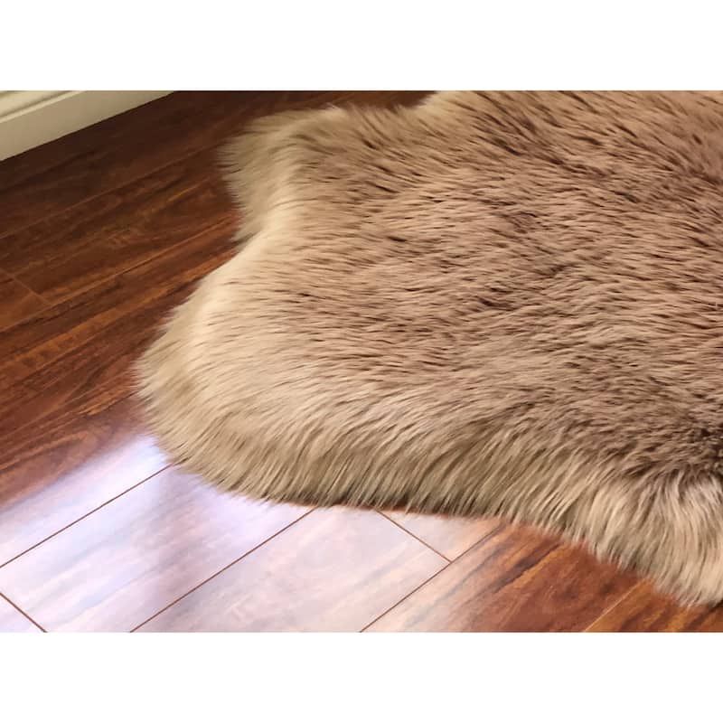 Silver Orchid Spangsfeldt Luxurious Faux Bearskin Pelt Shag Area Rug