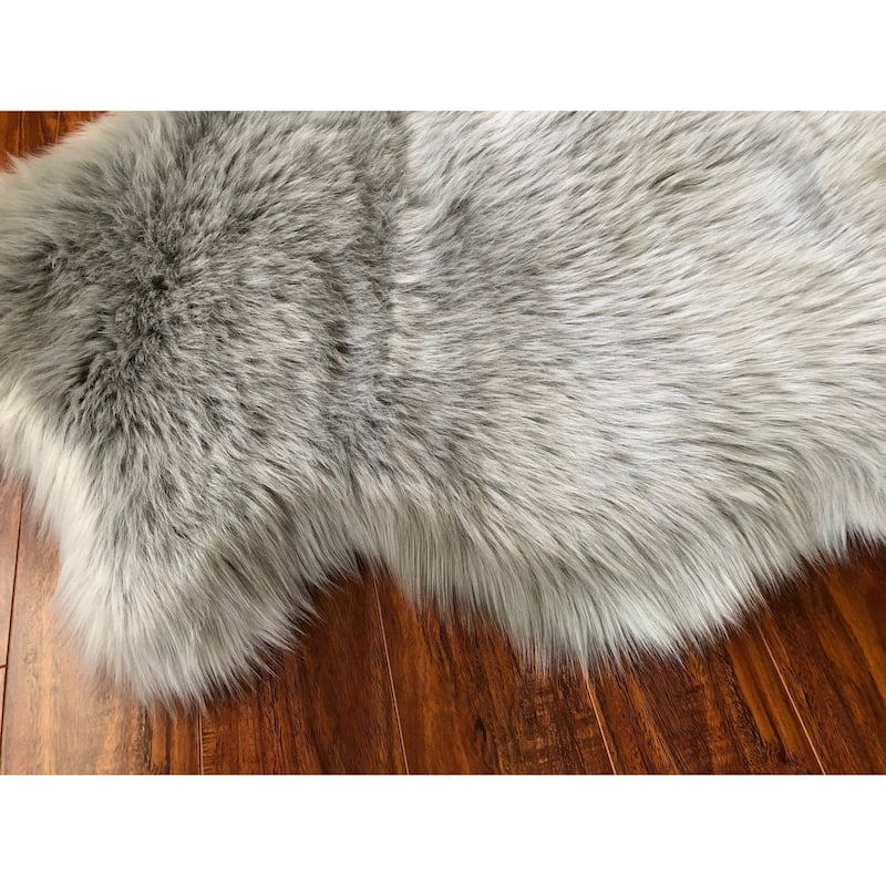 Silver Orchid Nansen Luxurious Faux Sheepskin Pelt Shag Rug