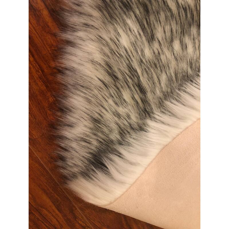 Silver Orchid Nansen Luxurious Faux Sheepskin Pelt Shag Rug