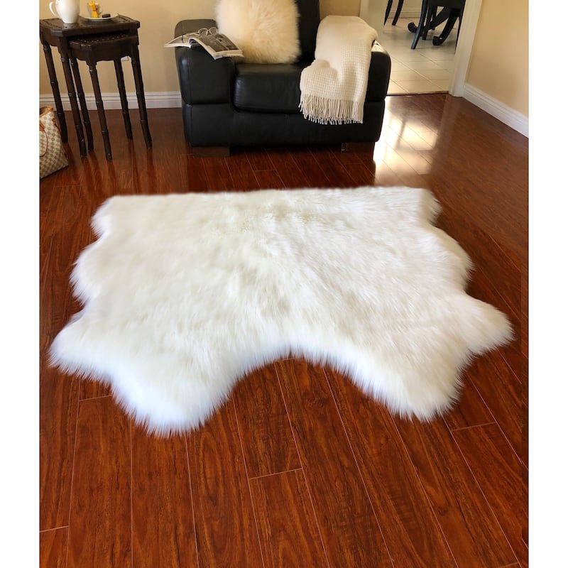 Silver Orchid Nansen Luxurious Faux Sheepskin Pelt Shag Rug