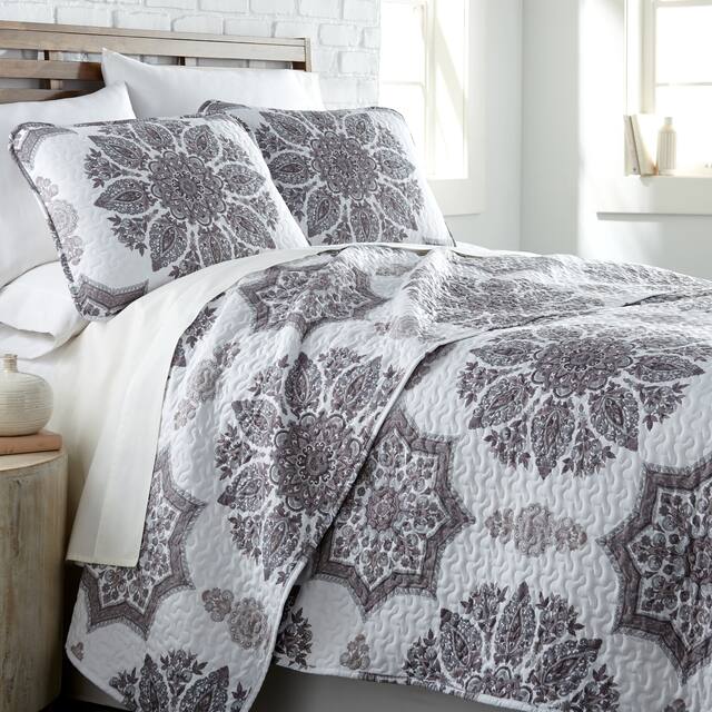 Vilano UltraSoft Lightweight Infinity Blossom 3piece Quilt and Sham