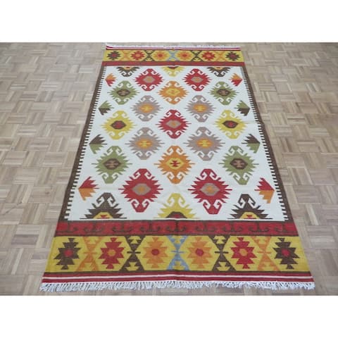 Hand Knotted Ivory Dhurry Kilim with 100% Wool Oriental Rug (5' x 8') - 5' x 8'