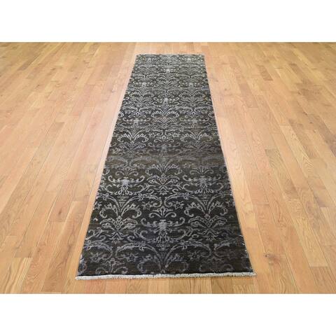 Hand Knotted Black Modern & Contemporary with Wool & Silk Oriental Rug (2'4" x 9'8") - 2'4" x 9'8"