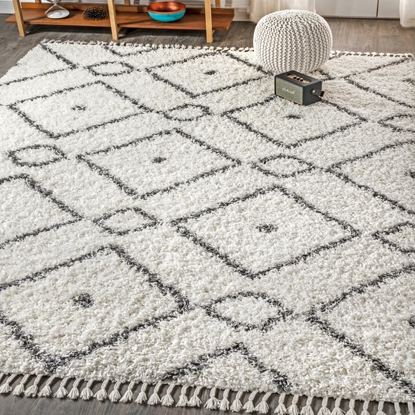 JONATHAN Y Mercer Shag Plush Tassel Moroccan Diamond Cream/Grey 3 ft. x 5 ft. Area Rug - 3'1" x 5'