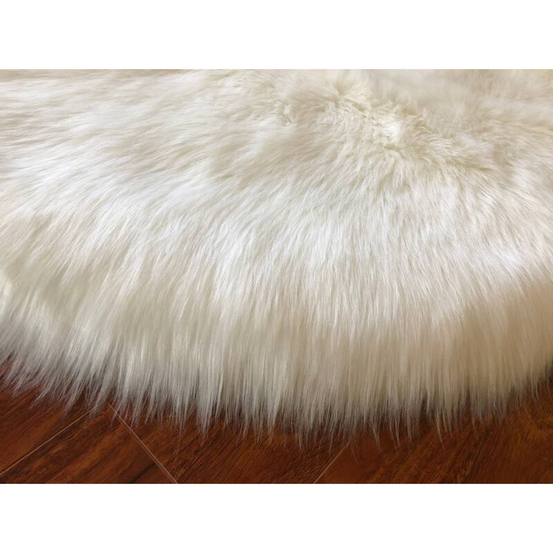 Silver Orchid Nansen Faux Sheepskin Oval Shape Shag Area Rug