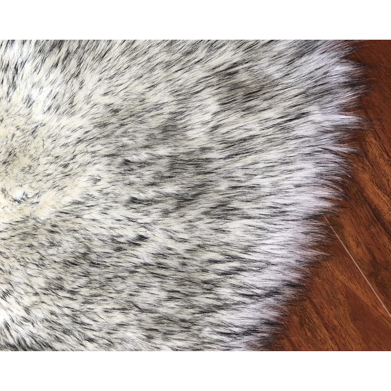 Silver Orchid Nansen Faux Sheepskin Oval Shape Shag Area Rug