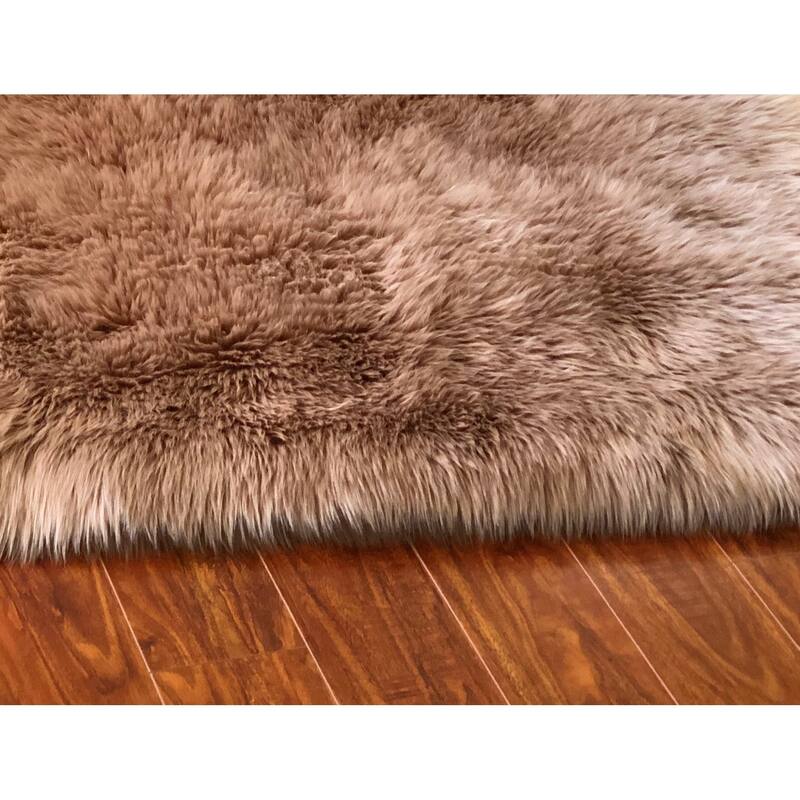 Silver Orchid Nansen Luxurious Faux Sheepskin Square Shape Shag Area Rug