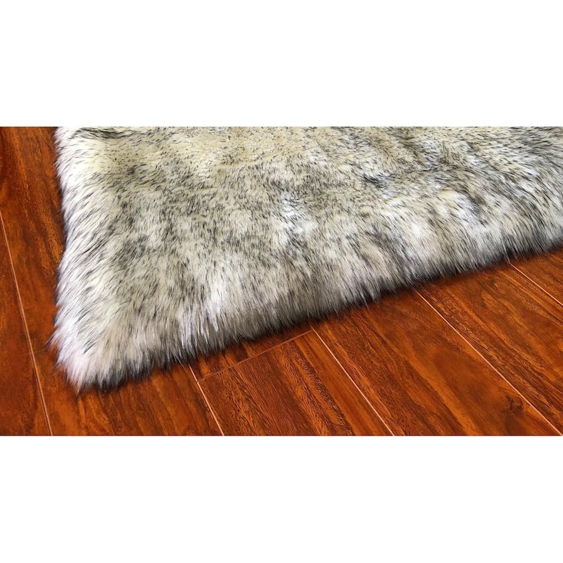 Silver Orchid Nansen Luxurious Faux Sheepskin Square Shape Shag Area Rug