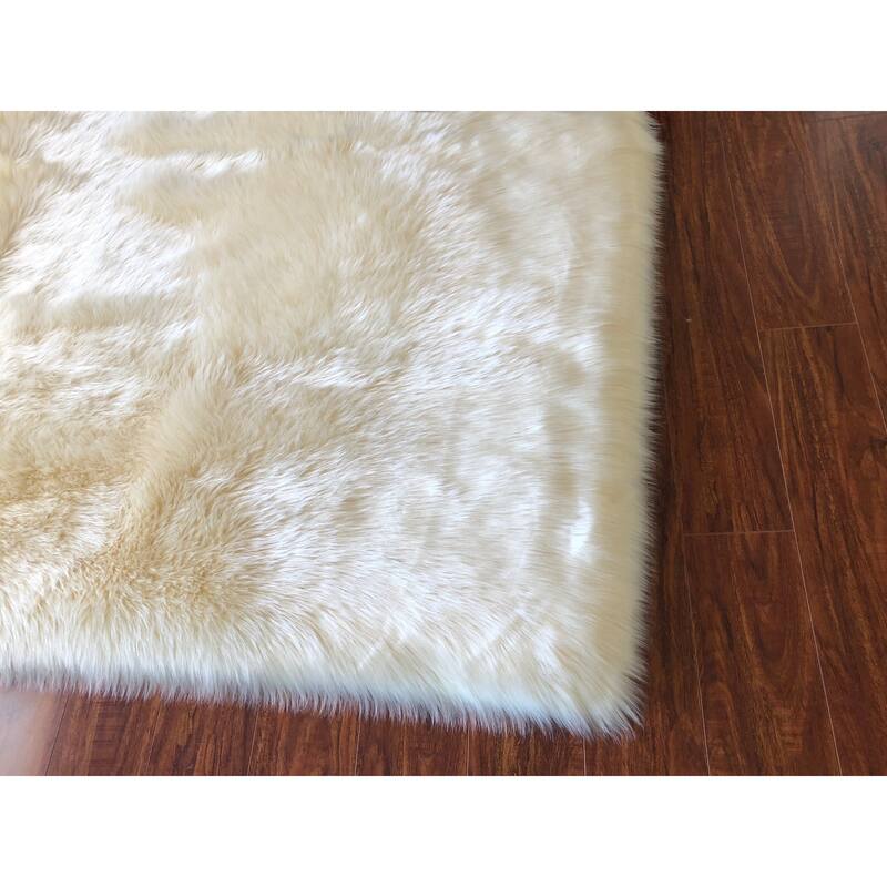 Silver Orchid Nansen Luxurious Faux Sheepskin Square Shape Shag Area Rug