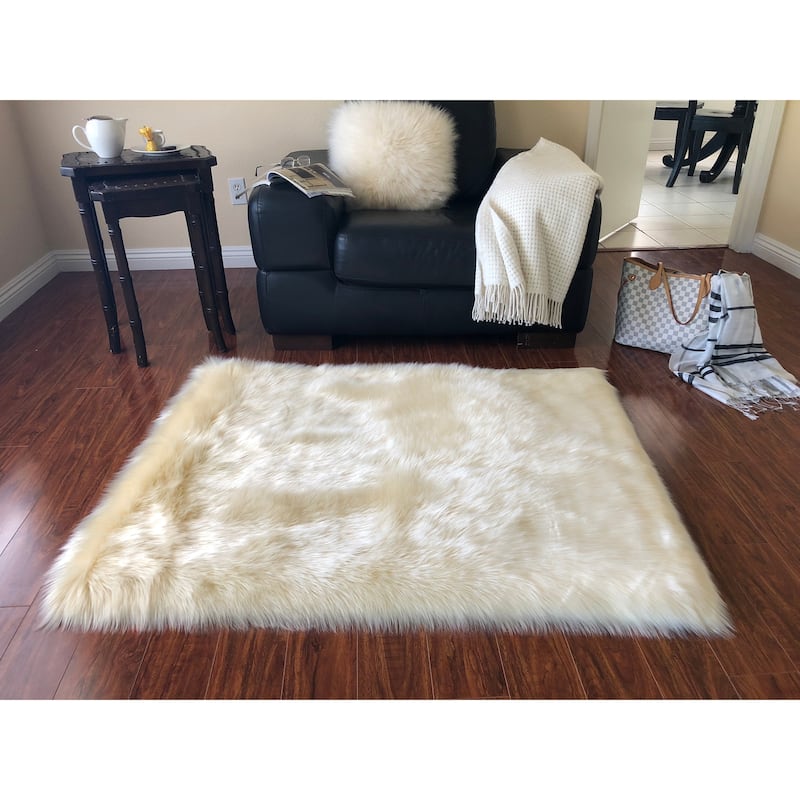Silver Orchid Nansen Luxurious Faux Sheepskin Square Shape Shag Area Rug