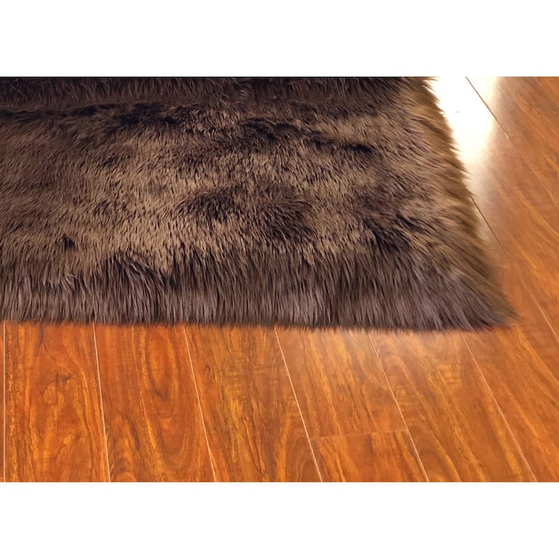 Silver Orchid Nansen Luxurious Faux Sheepskin Square Shape Shag Area Rug