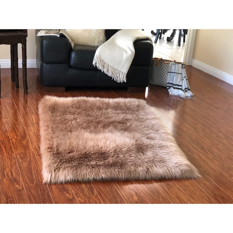 Silver Orchid Nansen Luxurious Faux Sheepskin Square Shape Shag Area Rug