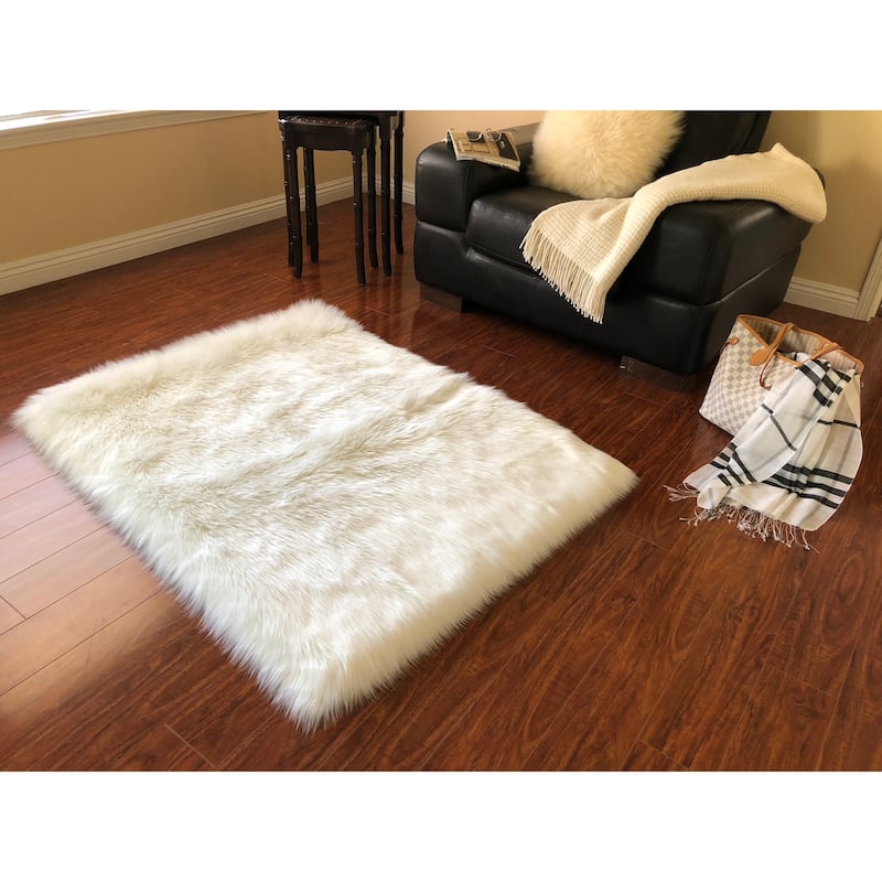 Silver Orchid Nansen Luxurious Faux Sheepskin Square Shape Shag Area Rug