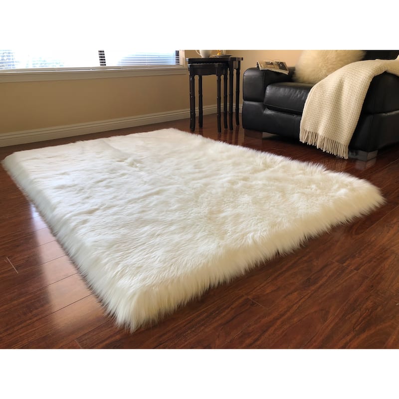 Silver Orchid Nansen Luxurious Faux Sheepskin Square Shape Shag Area Rug
