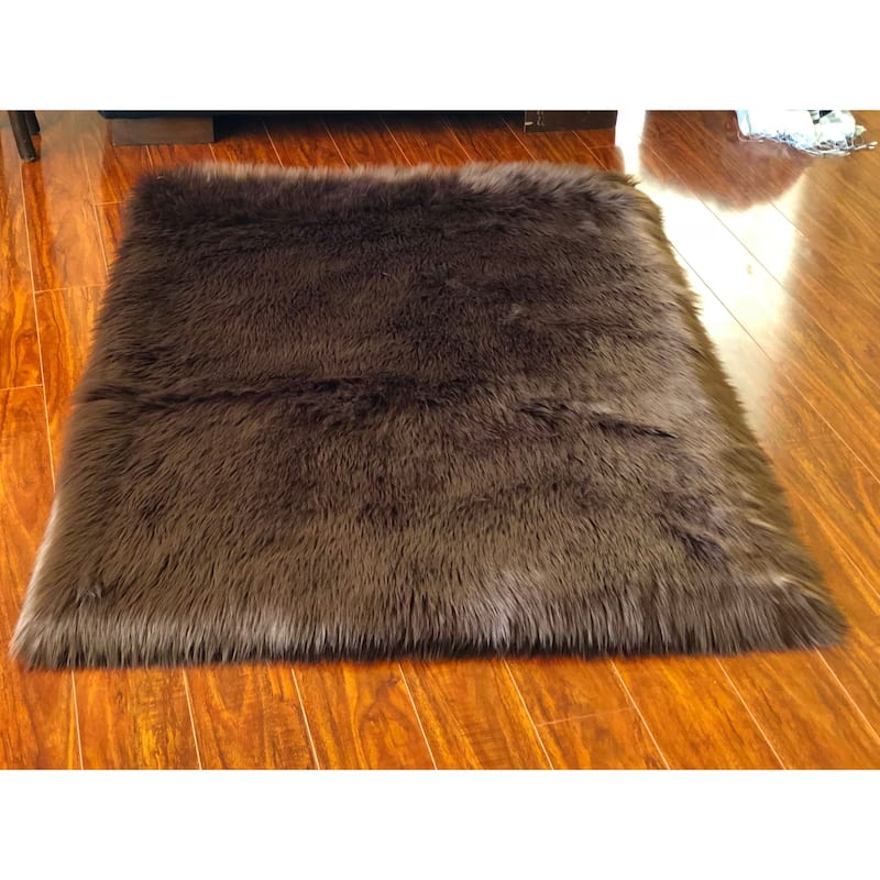 Silver Orchid Nansen Luxurious Faux Sheepskin Square Shape Shag Area Rug