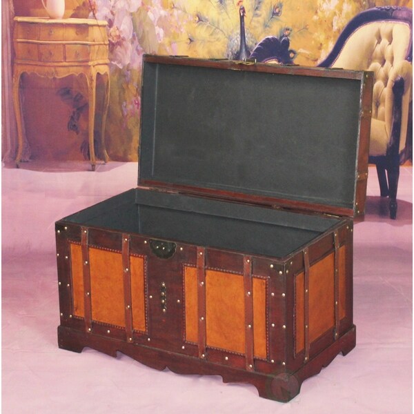 steamer trunk style luggage