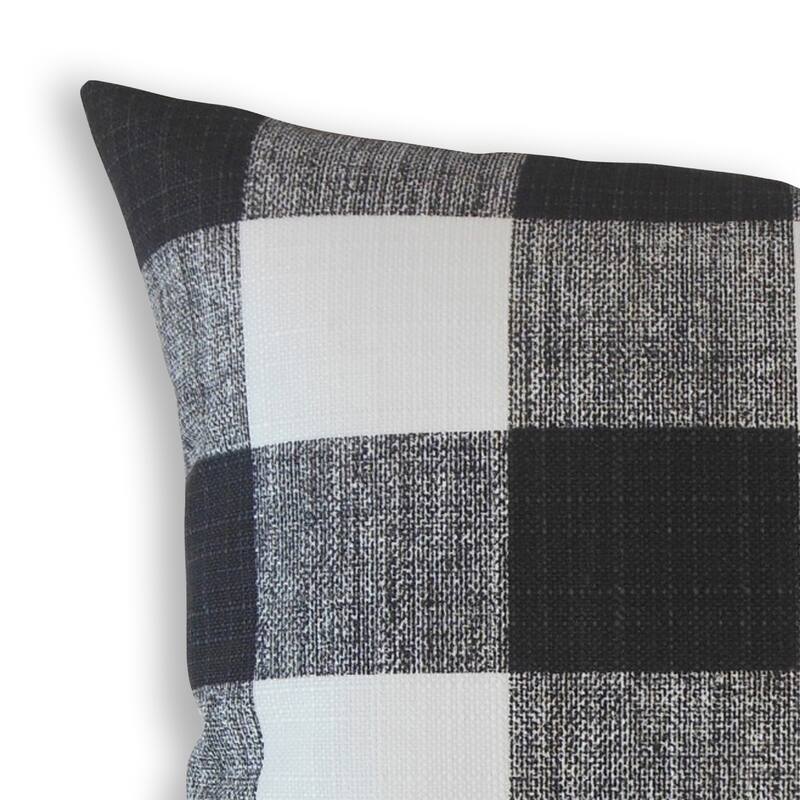 The Pillow Collection Oormi Plaid Decorative Throw Pillow