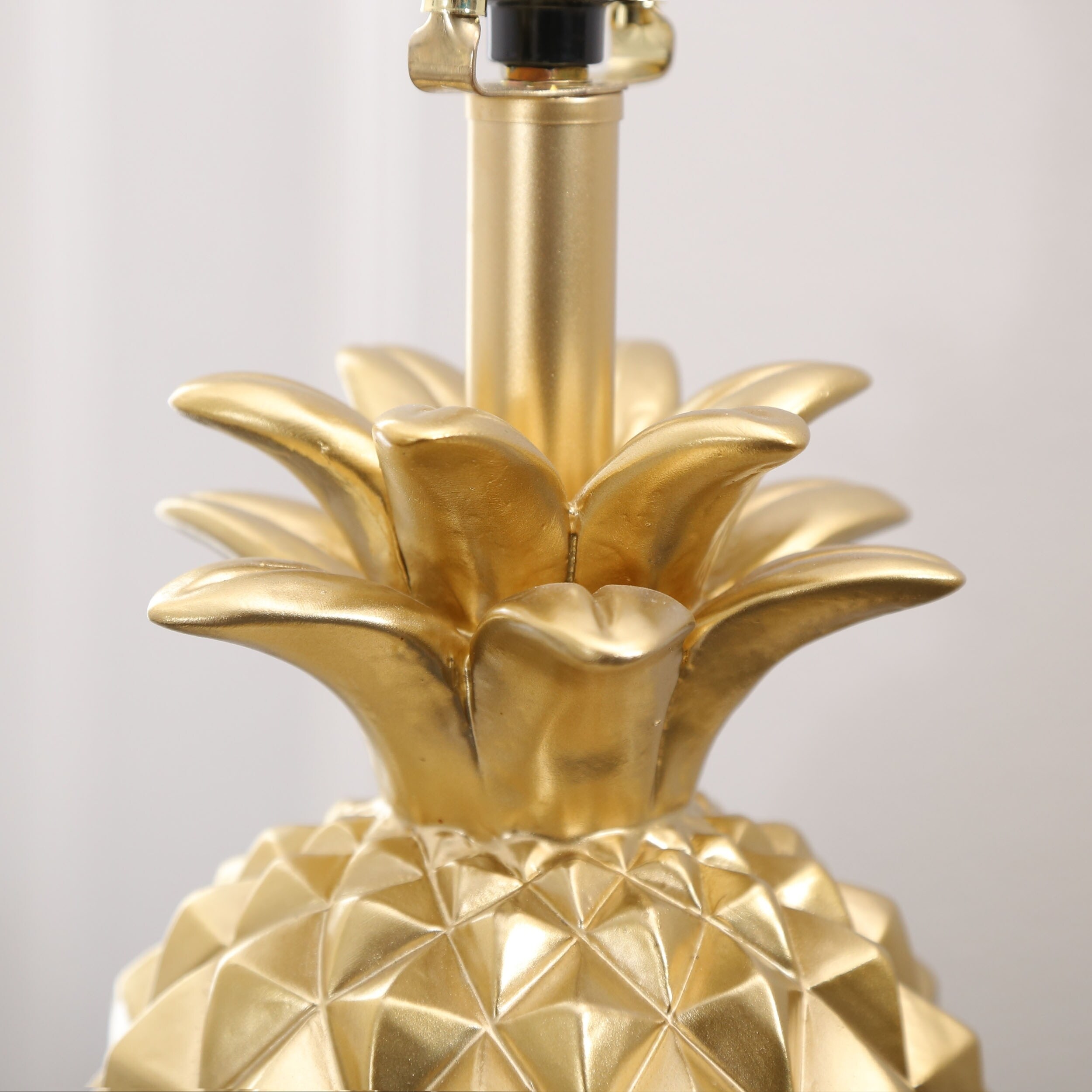 gold pineapple table lamp