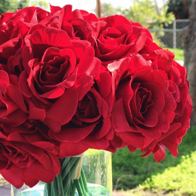 Enova Home Artificial Open Fake Silk Roses Flowers Arrangement in Clear Cylinder Glass Vase with Faux Water for Home Decor