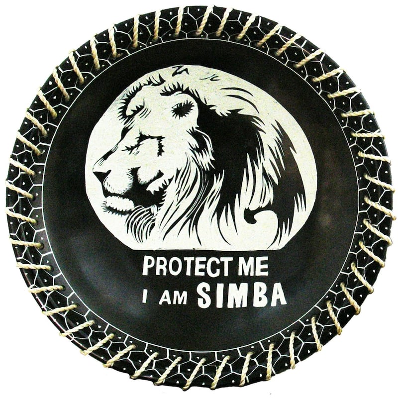 "Protect Me" Kisii Soapstone Decorative Lion Plate with Native Sisal Rope - 8"