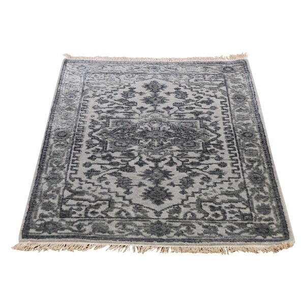 Shahbanu Rugs Silver Heriz Design Wool And Silk Hi-lo Pile Hand-Knotted Oriental Rug (2'1" x 3'1") - 2'1" x 3'1"