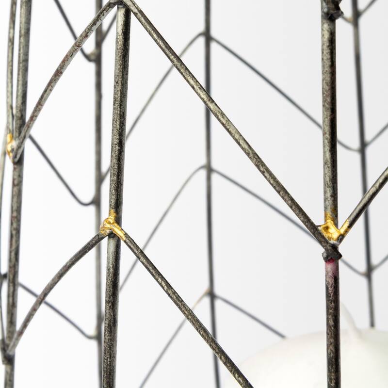 Petiole I Small Gold Toned Metal Table Candle Holder