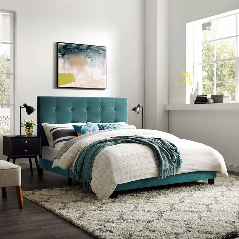 Copper Grove Chuhuiv Queen Button-tufted Upholstered Platform Bed
