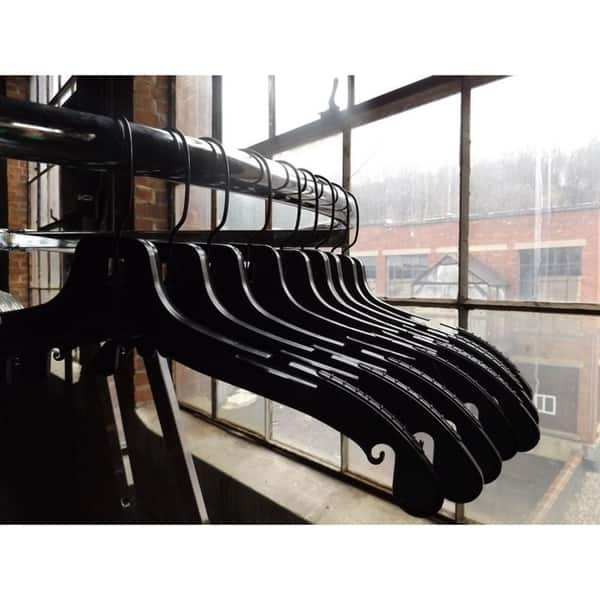 17 Black Plastic Middle Heavy-Weight Shirt Hanger with Chrome Hook and  Molded Rubber Grippers - 100/Pack