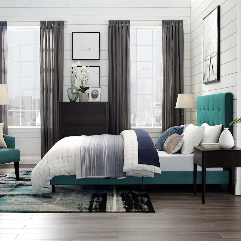 Copper Grove Chuhuiv King Button-tufted Upholstered Platform Bed