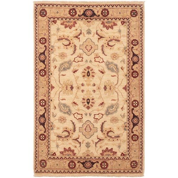eCarpetGallery Hand-knotted Peshawar Oushak Cream Wool Rug - 4'1 x 6'4