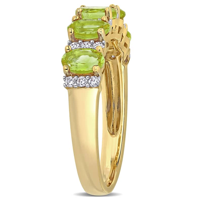 Miadora 14k Yellow Gold Oval-Cut Peridot and 1/6ct TDW Diamond Anniversary Band