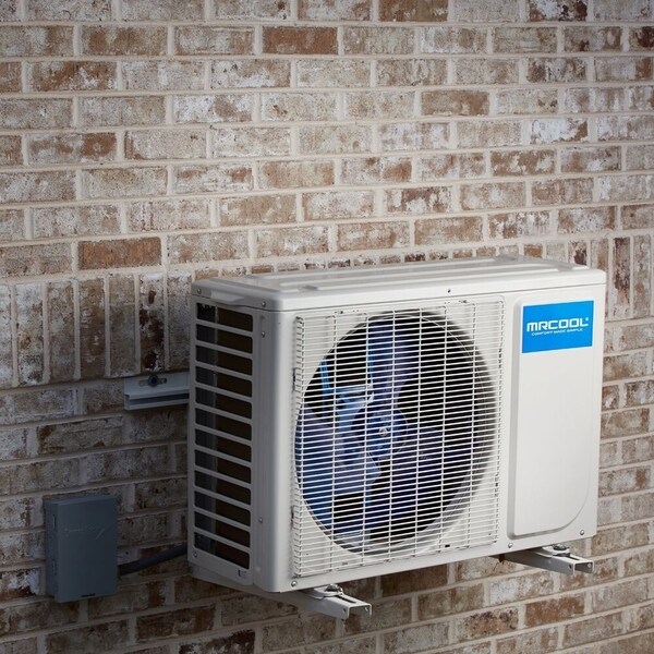 MRCOOL Advantage 9,000 BTU 3/4 ton 18 SEER Single Ductless Mini Split with Wireless-Enabled Smart Controller