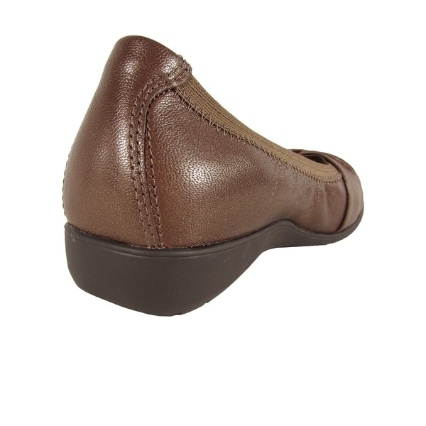 where are aravon shoes made