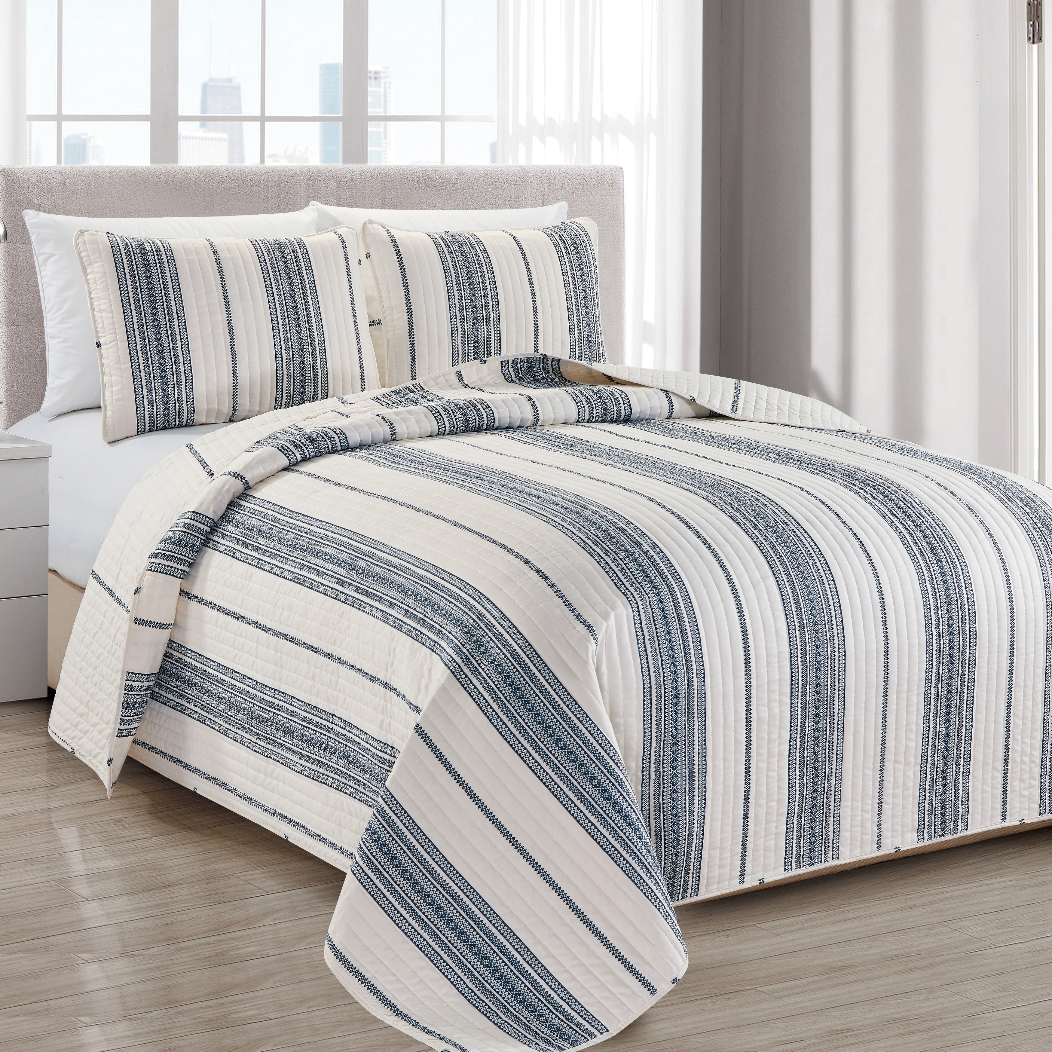 3-Piece Reversible Striped Quilt Set 