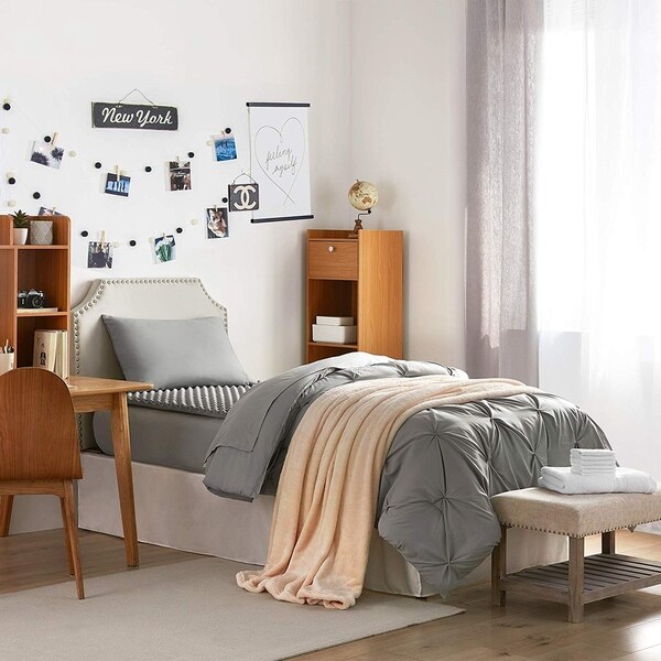 Porch \u0026 den Blackcomb Alloy Color Pintuck Twin XL-Size Dorm Bedding Set