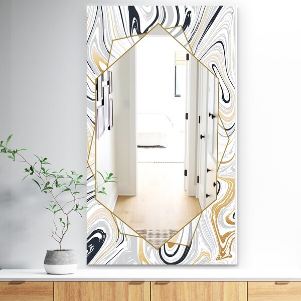 Designart 'Marbled Diamond 16' Traditional Mirror - Wall Mirror - Gold