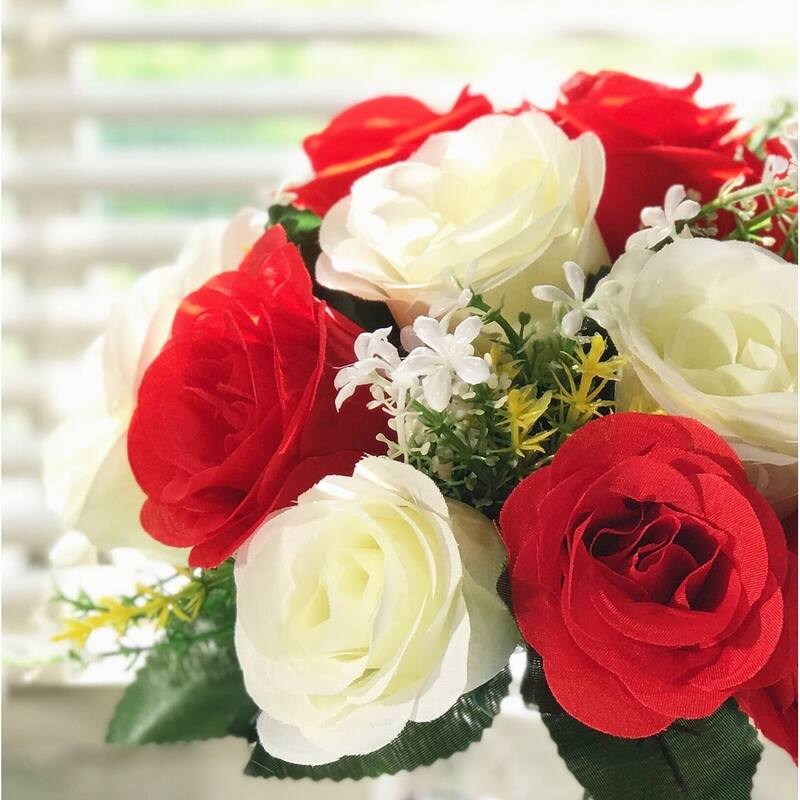 ENova Home Artificial Mixed Silk Roses Fake Flowers Arrangement in Clear Glass Vase with Faux Water for Home Office Decor