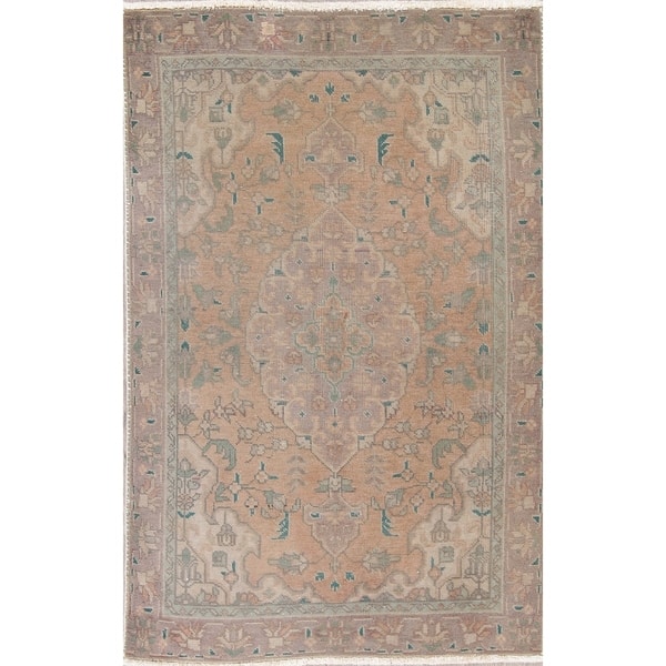 A European Antique Rug Perfect Choice For Traditional Interiors As Well As For A Modern Interior Design The Carpet Is Of A V Rugs Antique Carpets Carpet Sale