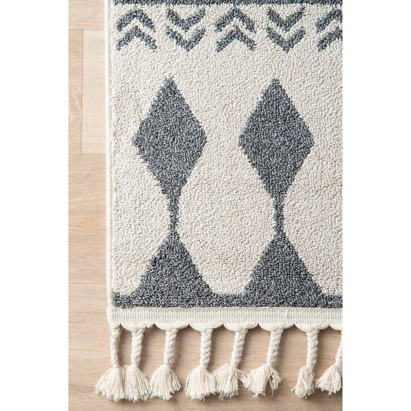 Nuloom Southwestern Tribal Tassel Outdoor Cordell Area Rug