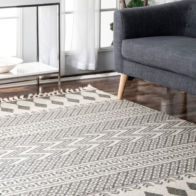 Nuloom Southwestern Tribal Tassel Outdoor Cordell Area Rug