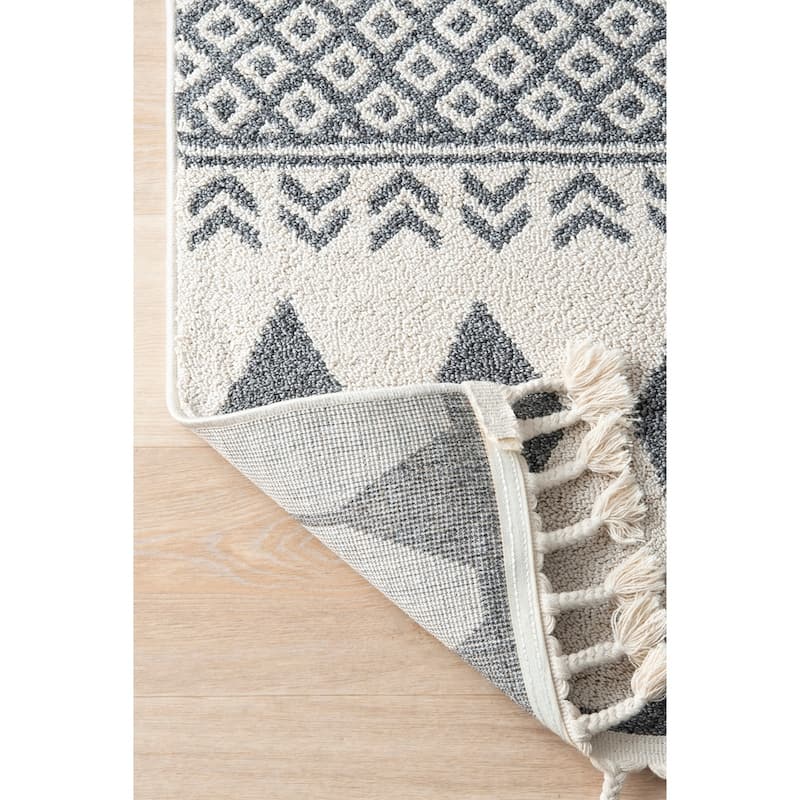 Nuloom Southwestern Tribal Tassel Outdoor Cordell Area Rug