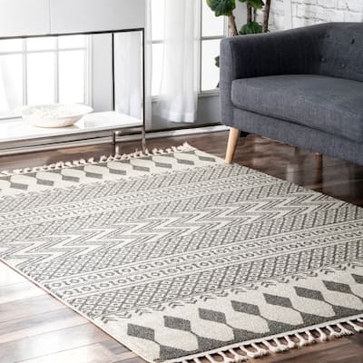 Nuloom Southwestern Tribal Tassel Outdoor Cordell Area Rug
