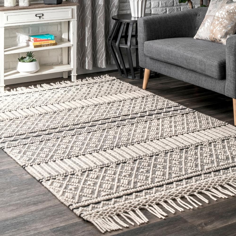 Nuloom Cisneros Modern Solid Textured Wool/Cotton Blend Handmade Area Rug with Tassels