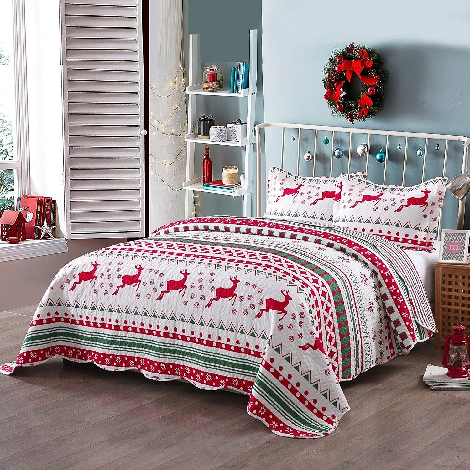 https://ak1.ostkcdn.com/images/products/28173114/Porch-Den-Dutch-Christmas-Pattern-Quilt-Set-7e3bd256-2af2-4bec-b93b-4b29b66a5ac7.jpg