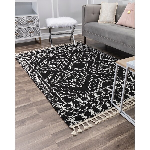 CosmoLiving Soft and Plush Geometric Moroccan Shag Tassel Area Rug