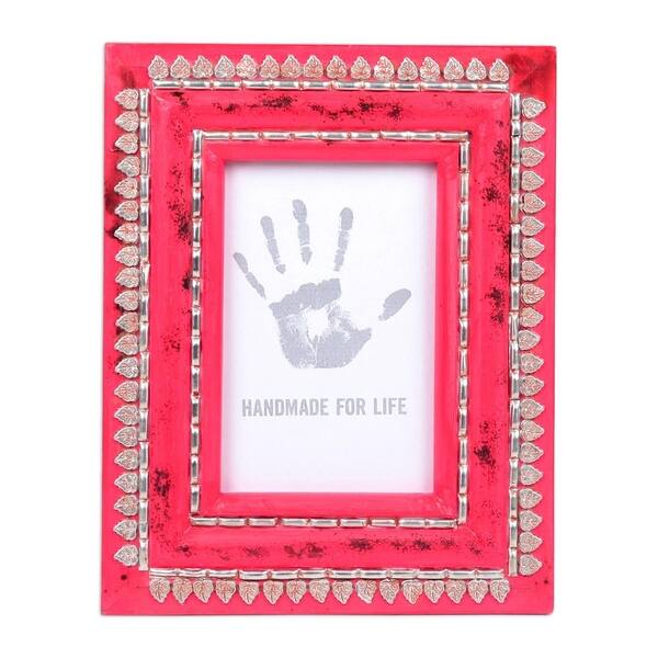 https://ak1.ostkcdn.com/images/products/28262697/Handmade-Spring-Memories-Wood-photo-frame-4x6-India-4caede79-fa48-4000-96f2-30ae90d7653f_600.jpg?impolicy=medium